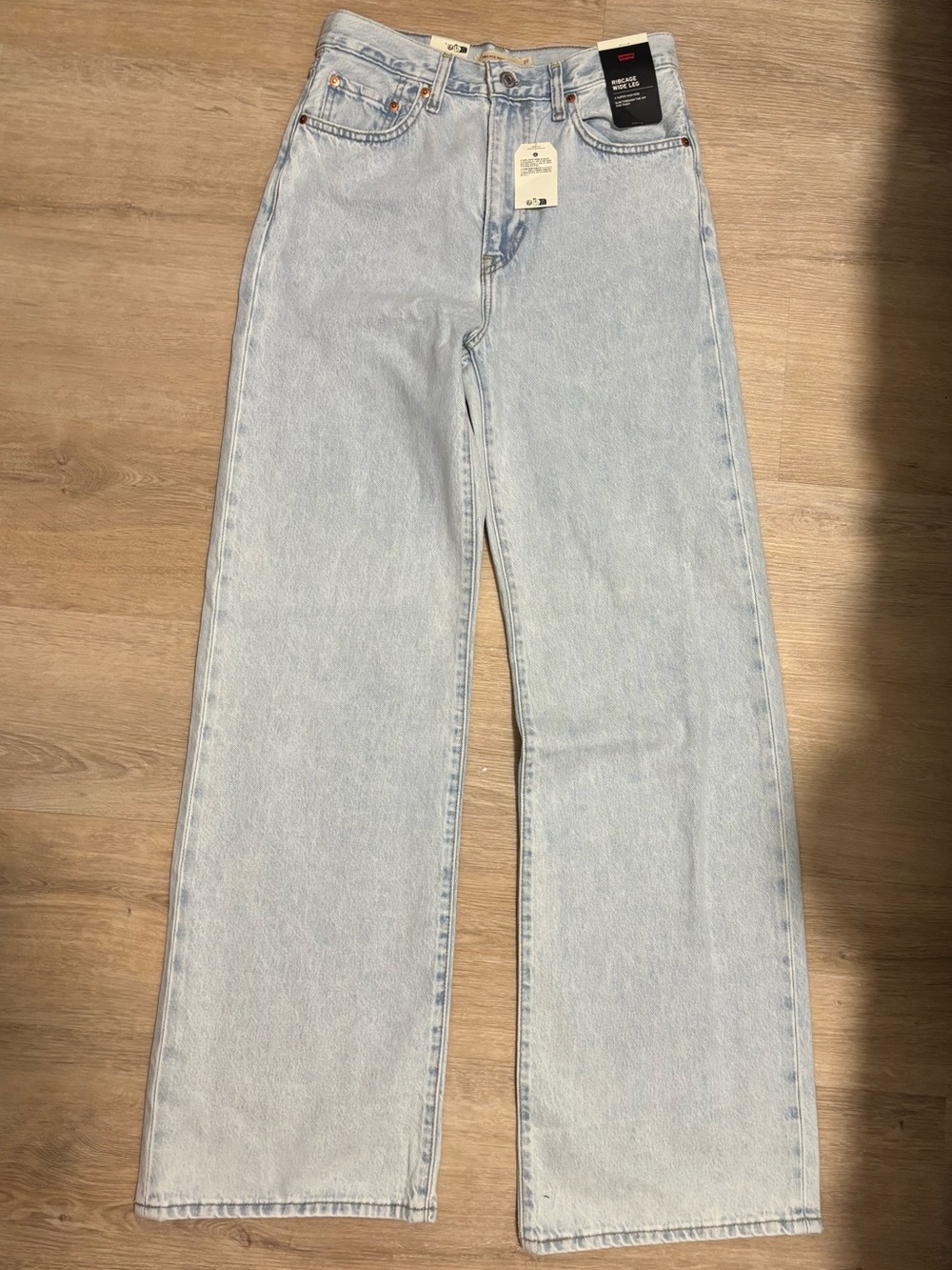 NWT Levi’s Ribcage Wide Leg Jeans Light Wash - Picture 8 of 15